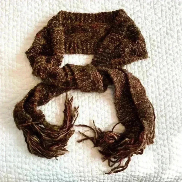 Accessories - Brown cozy knit scarf with fringe